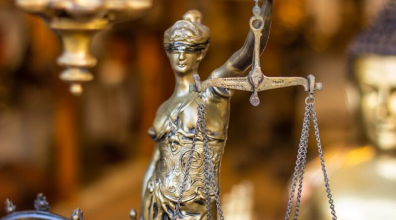 How to Choose the Right Lawyer